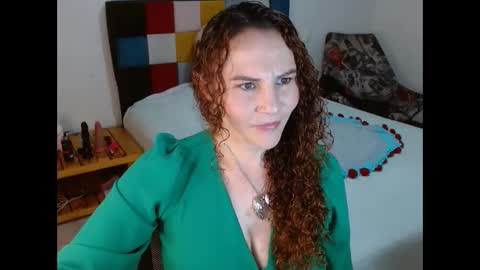 Snapshot of miavellvett chatting on 10/05/25, 01:26 miavellvett online show from 10/05/25, 01:26