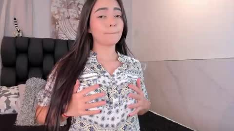 miavelvet1 online show from 04/22/26, 02:25