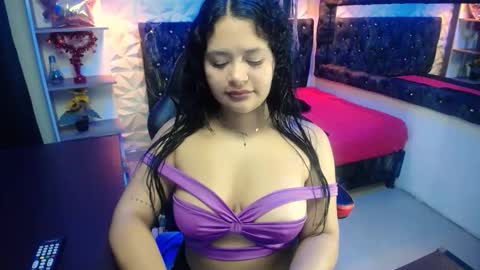 Snapshot of miavelvet_dl chatting on 10/09/25, 12:14 mia online show from 10/09/25, 12:14