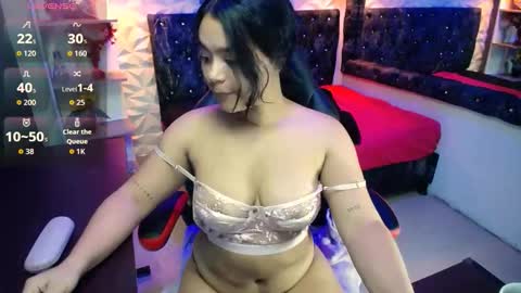 Snapshot of miavelvet_dl chatting on 10/15/25, 12:27 mia online show from 10/15/25, 12:27