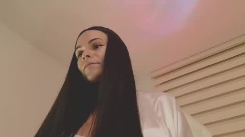 Mia online show from 03/06/25, 12:00