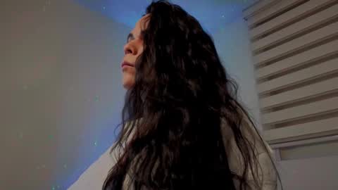 Mia online show from 09/15/25, 10:15