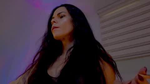 Mia online show from 09/30/25, 03:17