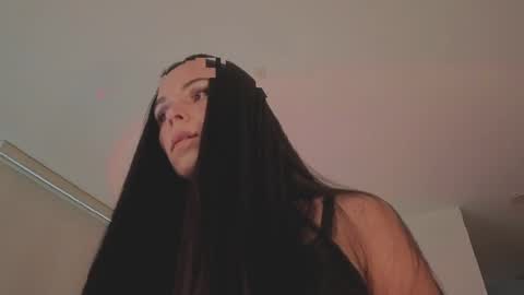 Mia online show from 04/06/26, 05:36