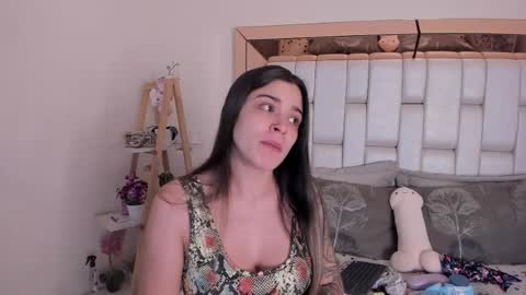 Mia Villalobos online show from 02/12/25, 10:03