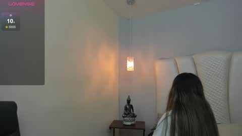 Mia Villalobos online show from 09/20/25, 11:55