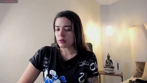 Mia Villalobos online show from 10/08/25, 11:52