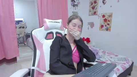 Snapshot of miavolkova_ chatting on 01/14/25, 05:30  Chloe  online show from 01/14/25, 05:30