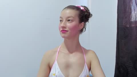 Snapshot of miavolkova_ chatting on 09/23/25, 05:27  Chloe  online show from 09/23/25, 05:27