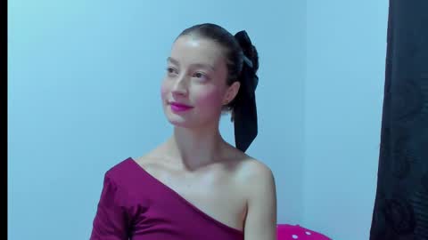 Snapshot of miavolkova_ chatting on 10/03/25, 11:24  Chloe  online show from 10/03/25, 11:24