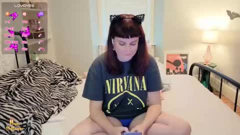 Mia  online show from 10/28/25, 01:03