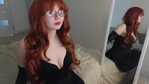 Snapshot of miaweil chatting on 05/27/26, 11:40 Mia online show from 05/27/26, 11:40