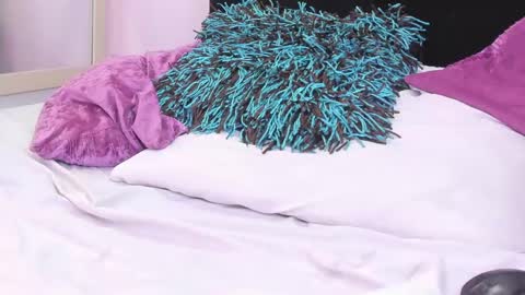 MiaWeiss online show from 01/21/25, 09:57