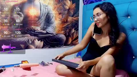 Snapshot of miawild_ chatting on 10/07/25, 02:09 Mia online show from 10/07/25, 02:09