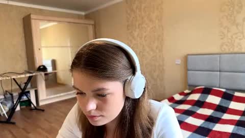 Snapshot of micademaline chatting on 07/26/26, 10:11 Mia online show from 07/26/26, 10:11