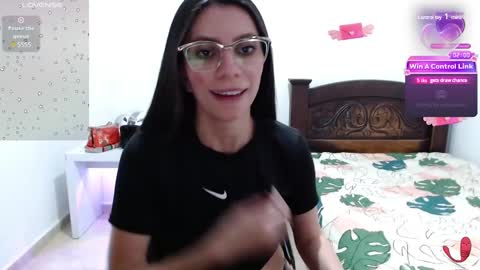 Snapshot of micaela_21_ chatting on 02/25/25, 02:33 Micaela online show from 02/25/25, 02:33