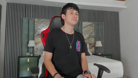 Michael online show from 10/04/25, 03:21