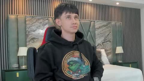 Michael online show from 10/12/25, 12:04