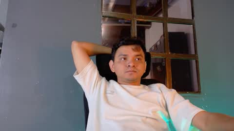 Snapshot of michael0730 chatting on 02/10/26, 02:04 d Ricardo online show from 02/10/26, 02:04
