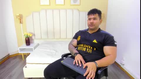 MICHAEL online show from 10/04/25, 01:09