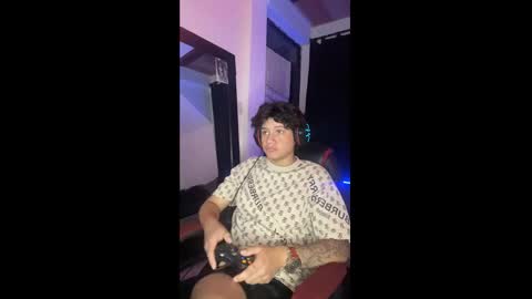 michael independent model  online show from 12/02/24, 10:34