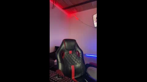 michael independent model  online show from 02/23/25, 09:59