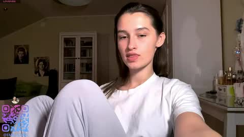 Emily online show from 04/03/26, 04:49