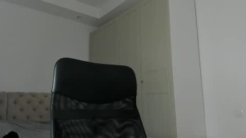 MichaelEvansx online show from 04/16/26, 09:39