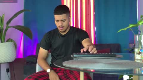 michel g22 online show from 09/19/25, 02:18