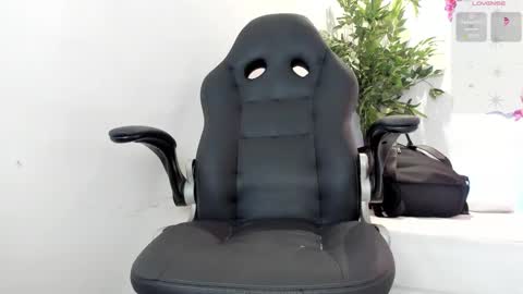 michel_lopez18 online show from 10/17/25, 11:02