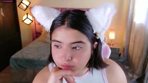 michell_petty01 online show from 10/23/25, 12:15