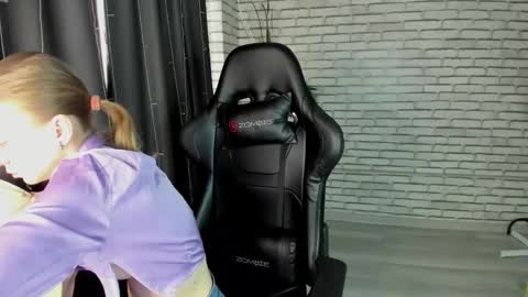 Snapshot of michelle_blond chatting on 03/09/25, 07:01 michelle_blond online show from 03/09/25, 07:01