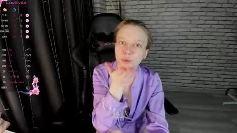 Snapshot of michelle_blond chatting on 03/09/25, 01:15 michelle_blond online show from 03/09/25, 01:15