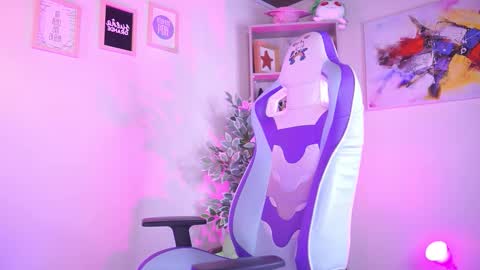 Snapshot of michelle_chang_ chatting on 11/20/25, 06:18 MICHELLE CHANG online show from 11/20/25, 06:18