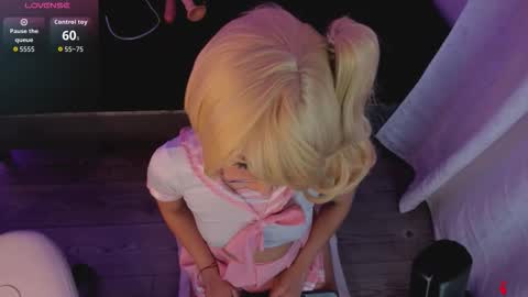 Snapshot of michelle_cutee_ chatting on 10/11/25, 08:18 michelle_cutee_ online show from 10/11/25, 08:18