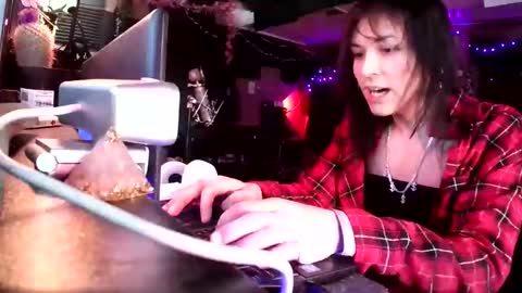 michelle_flowers online show from 10/23/25, 03:39