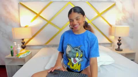Snapshot of michellebronx chatting on 06/02/26, 11:45 michellebronx online show from 06/02/26, 11:45