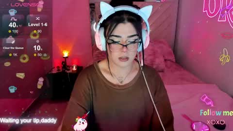 Snapshot of michellevanss22 chatting on 04/17/26, 01:30 online show from 04/17/26, 01:30