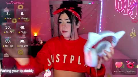 Snapshot of michellevanss22 chatting on 04/21/26, 04:30 online show from 04/21/26, 04:30