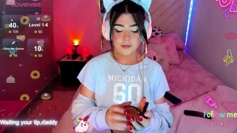 Snapshot of michellevanss22 chatting on 05/13/26, 04:26 online show from 05/13/26, 04:26