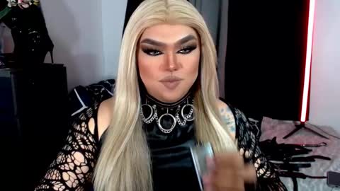 Michelle online show from 11/01/25, 02:35