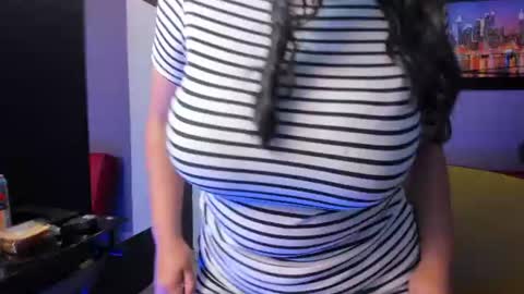 Snapshot of michllsolari chatting on 06/10/26, 12:37 Lucy online show from 06/10/26, 12:37