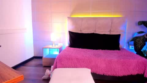 michonne_09 online show from 12/19/25, 03:57