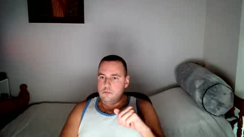 Snapshot of micic3 chatting on 08/08/26, 12:35 micic3 online show from 08/08/26, 12:35