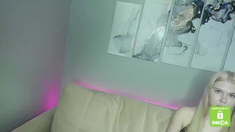 Snapshot of mickey_mia chatting on 12/23/24, 07:20 inst miiiss mia online show from 12/23/24, 07:20