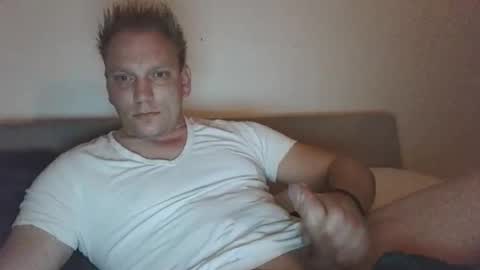 mickkxl online show from 12/03/24, 07:44