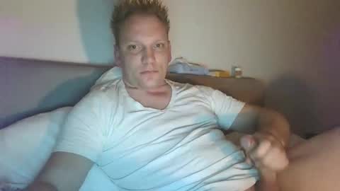 mickkxl online show from 01/15/25, 08:16