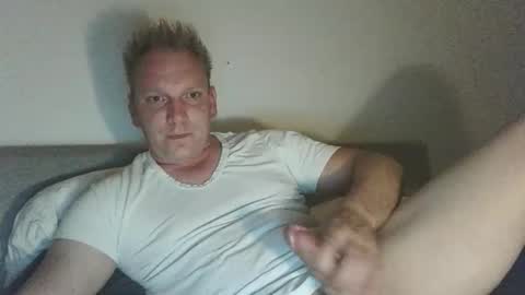 mickkxl online show from 10/02/25, 07:54