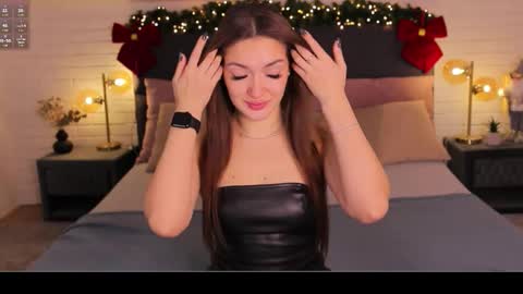 micky___love online show from 12/14/25, 08:46