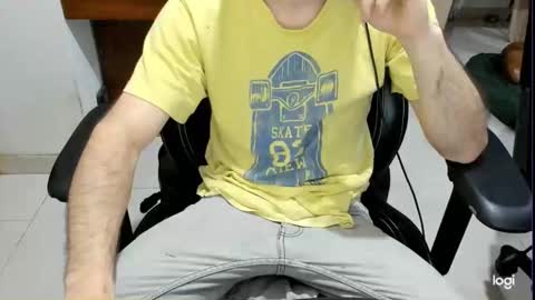 microfama00 online show from 04/18/26, 02:54